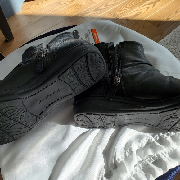 Womens boots - Picture 2 of 4